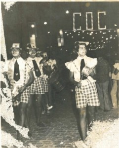 O prefeito mostrando seus dotes musicais, anos atrás.