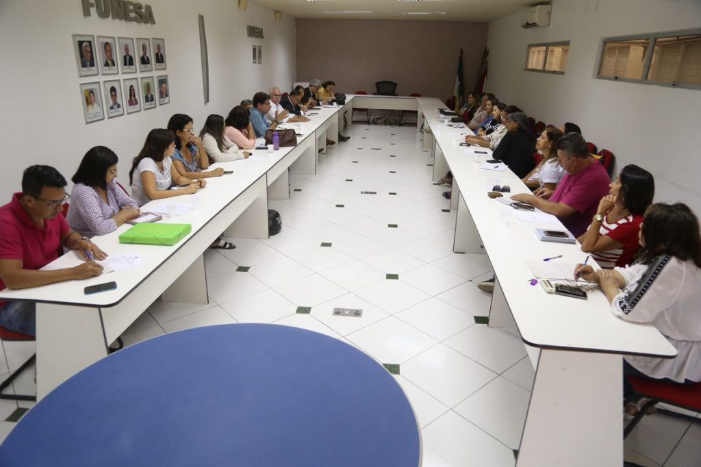 Reunião aconteceu nesta terça (20) na Uneal. (Foto: Lucas Ferreira)