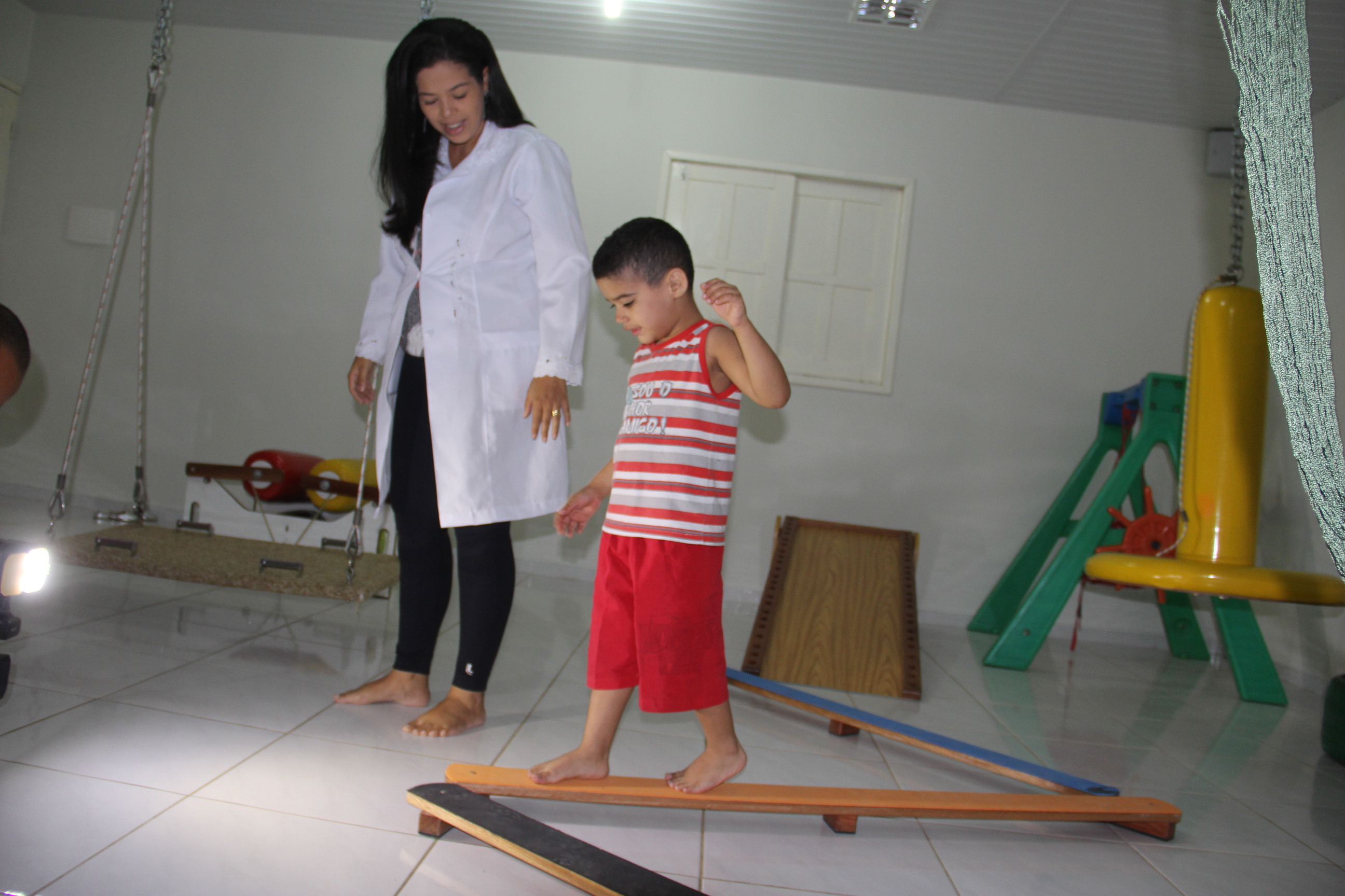 Crianças autistas do AC atendidas por centro de reabilitação