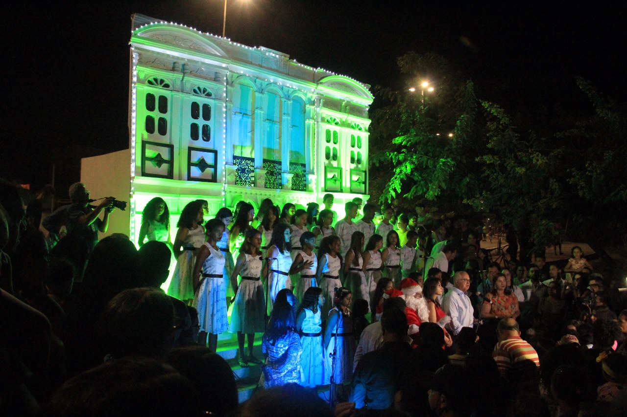 Acender das luzes no Centro Administrativo e cantata natalina