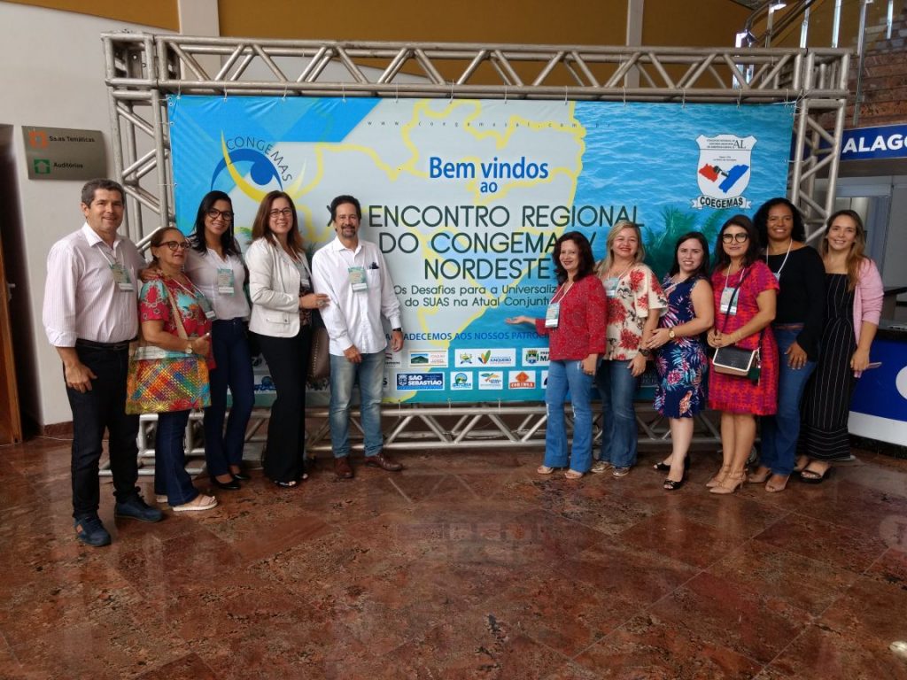 Equipe técnica da Secretaria Municipal de Assistência Social e Políticas para a Mulher durante a realização do Congemas, em Maceió