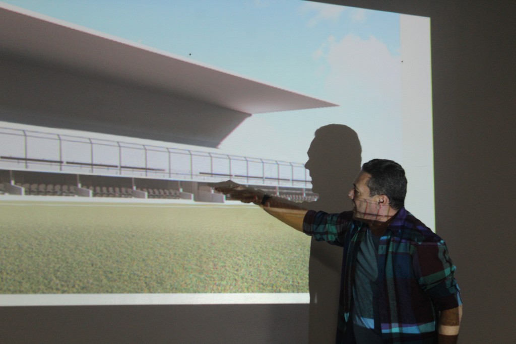 Luxemburgo apontou melhorias no projeto de modernização do Estádio Municipal Coaracy da Mata Fonseca (Fotos: Genival Silva)