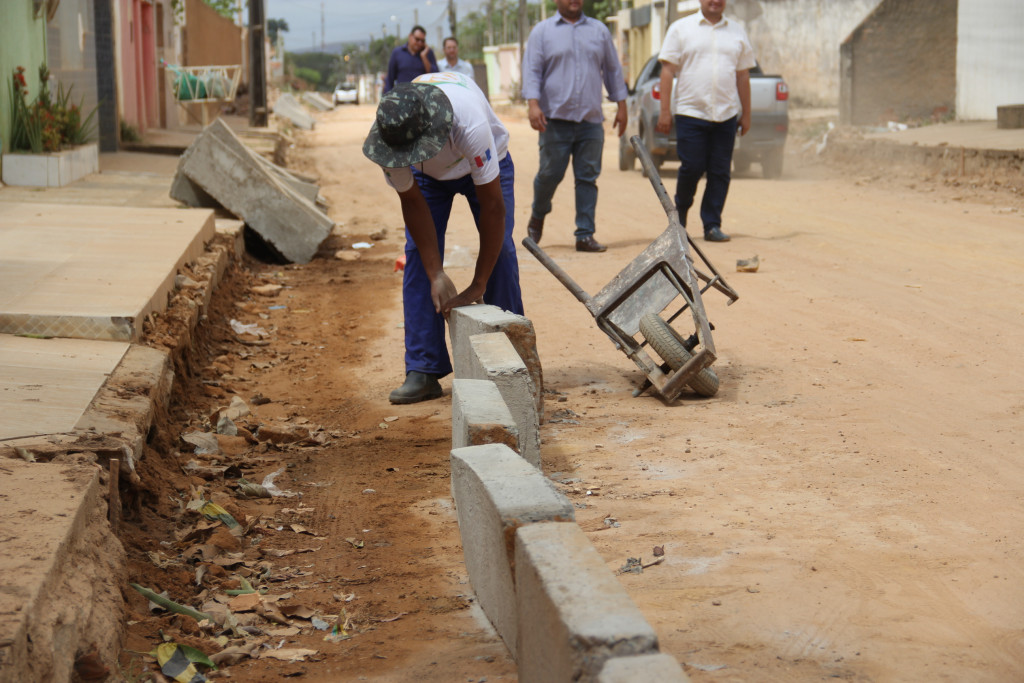 Obras de pavimentação contemplará a Rua Alan Kardec, no bairro Santa Esmeralda (Fotos: Samuel Alves)