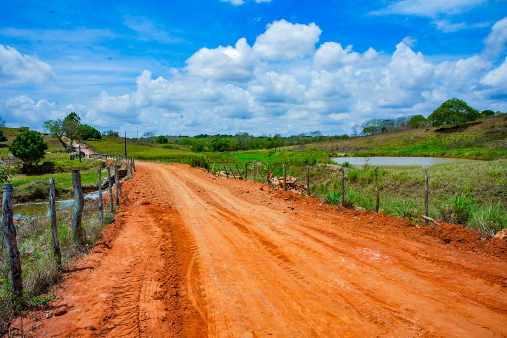 Força-tarefa da prefeitura recupera estrada danificada pelas fortes chuvas em Arapiraca